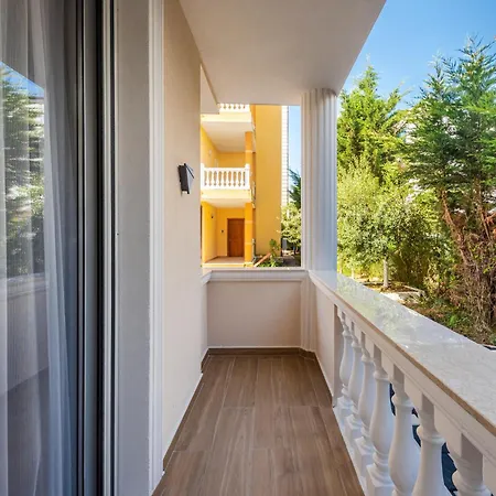 Sea La Vie Apartment *